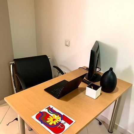 Spacious 4-Bedroom Family Home, 100M From Metro Atina Dış mekan fotoğraf